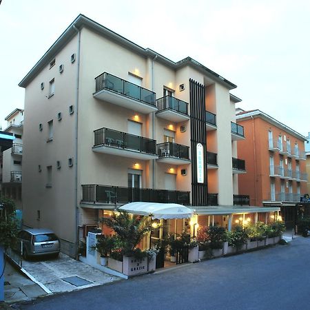 Hotel Tre Grazie Римини Екстериор снимка