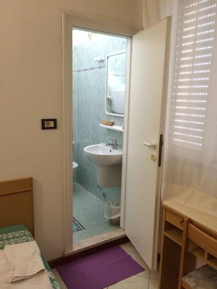 Hotel Tre Grazie Римини Екстериор снимка