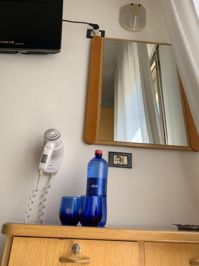 Hotel Tre Grazie Римини Екстериор снимка