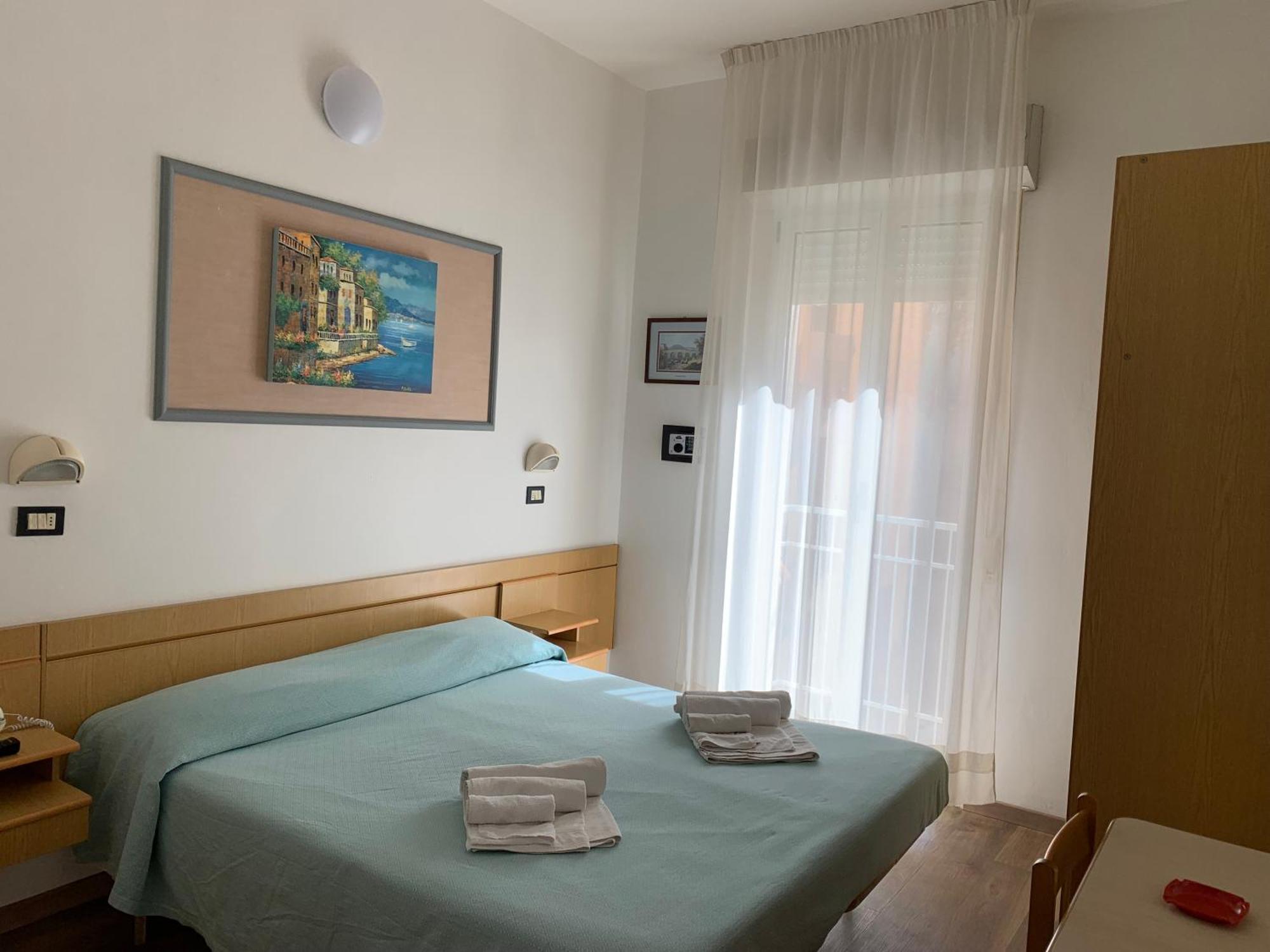 Hotel Tre Grazie Римини Екстериор снимка