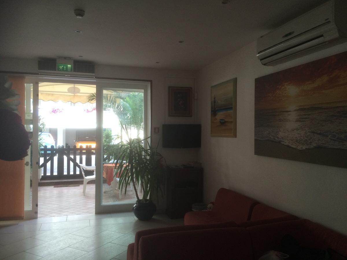 Hotel Tre Grazie Римини Екстериор снимка