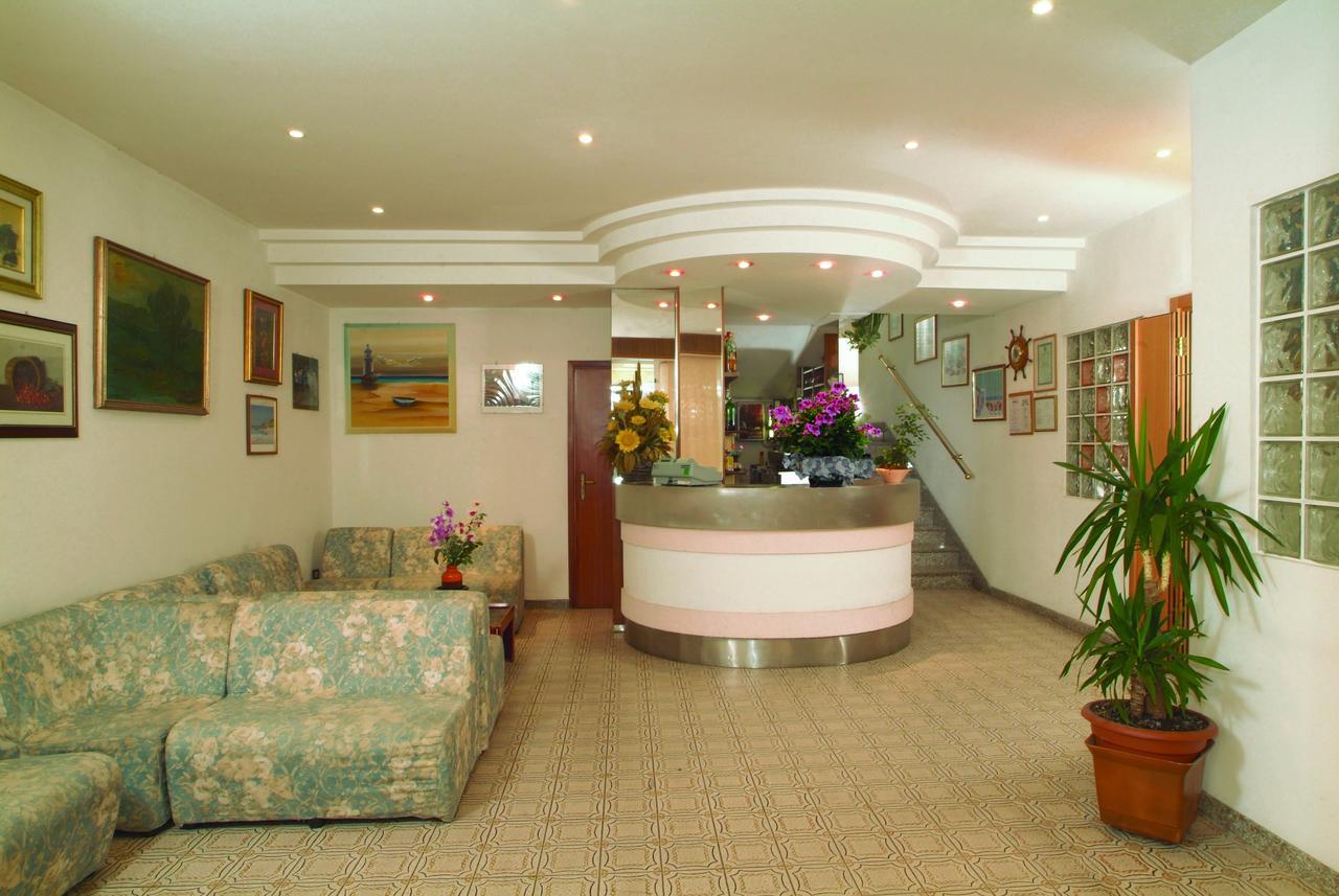 Hotel Tre Grazie Римини Екстериор снимка