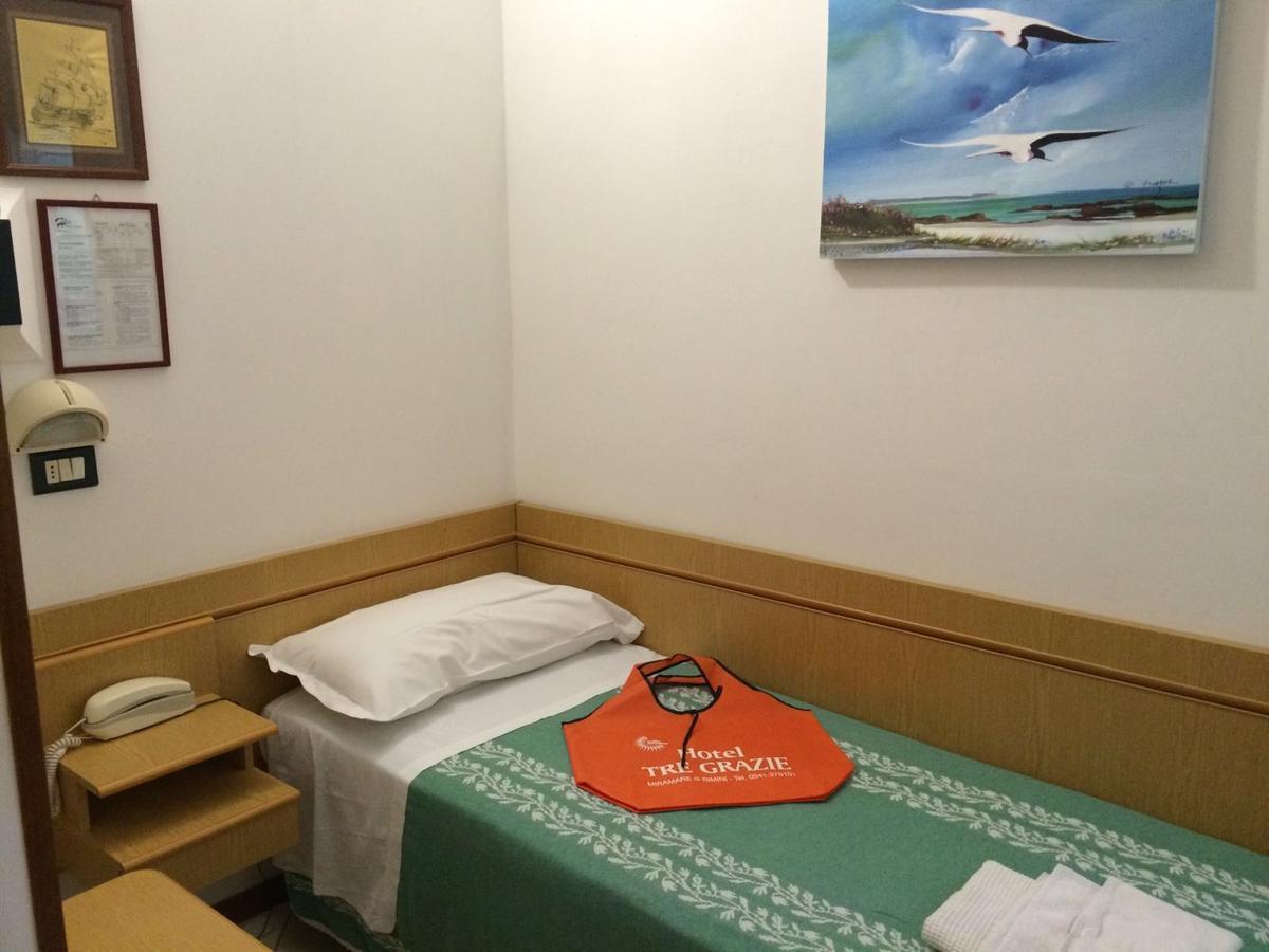 Hotel Tre Grazie Римини Екстериор снимка